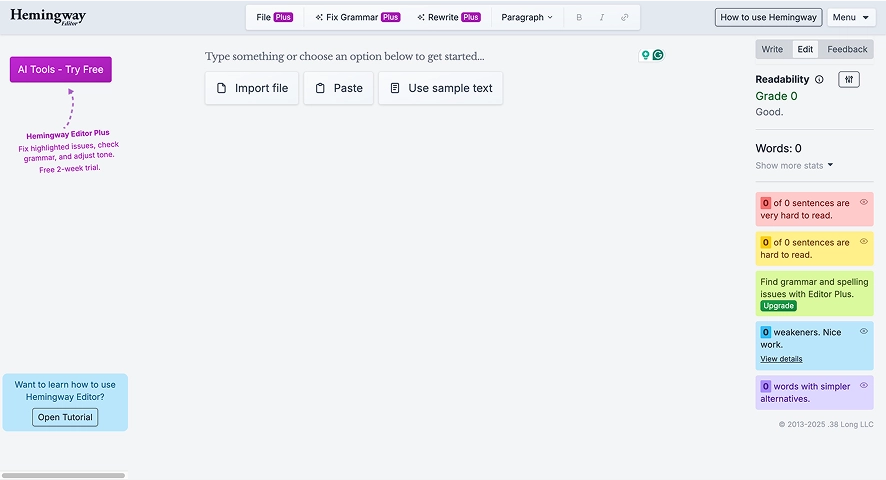 Een screenshot van de Hemmingway Editor met de interface waar u bestanden importeert of tekst plakt om de leesbaarheid te verbeteren.